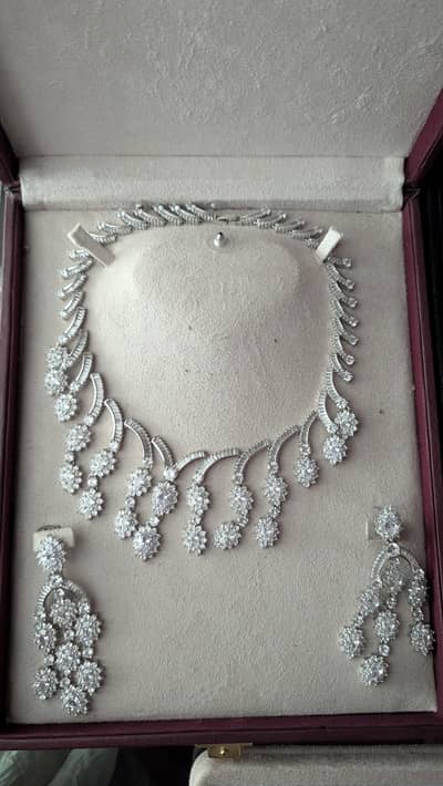 Discounted Stunning Tesoro Chandelier Silver Bridal Set