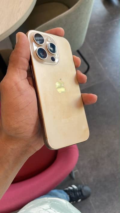 Apple iPhone 16 Pro jv