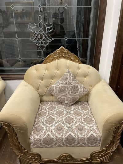 Crown style sofa set