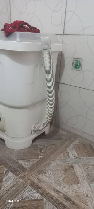 hi im selling supar asia baby washing mashine
