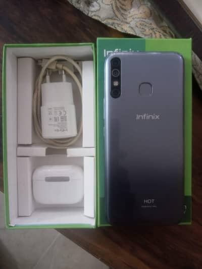 Infinix Hot 8 (4/64) complete box with ipods