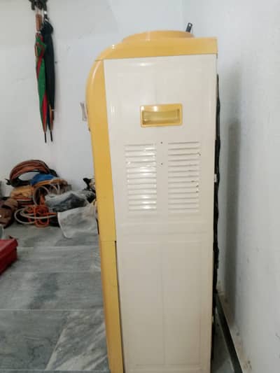 Water Dispenser With Refrigerator
