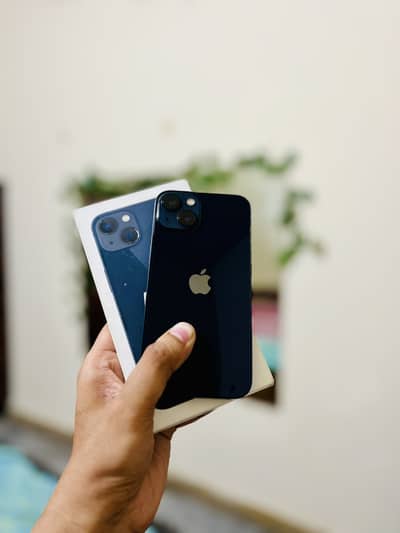 Apple iPhone 13