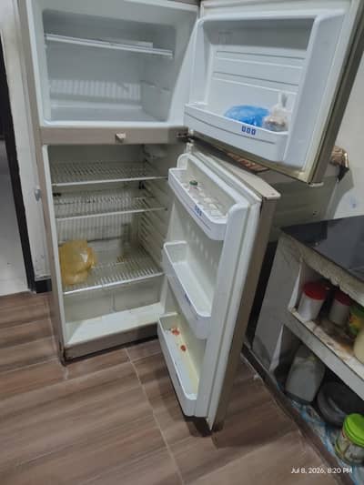 Medium Size Fridge for sale gass leaked