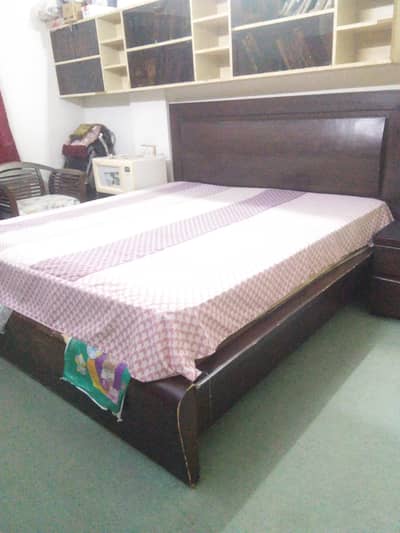 Bedroom Set in Normal Condition