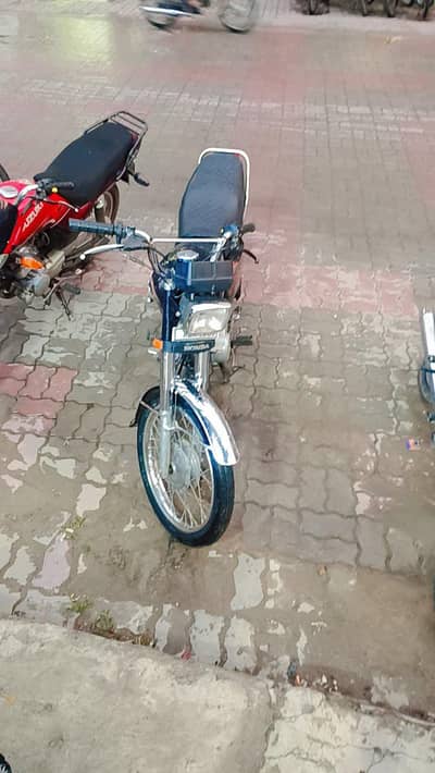Honda 125 urgent sell toutly okay and clear documents