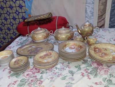 Elegent gold dinner and tea crockery set with 47 pieces