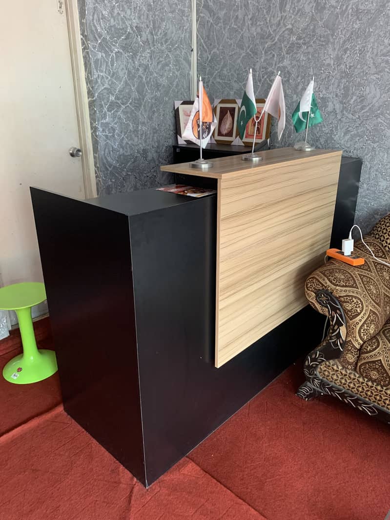 Reception Table/ counter 14