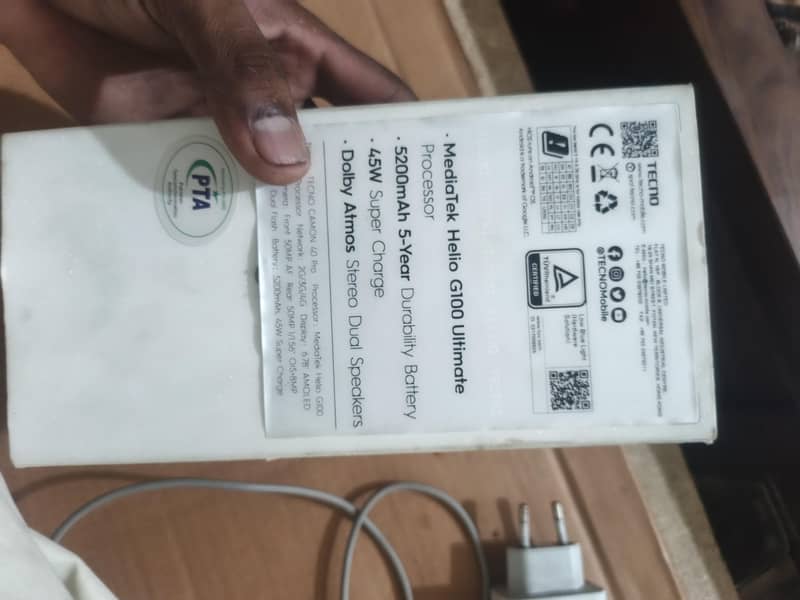 Tecno CAMON 40 Pro 1