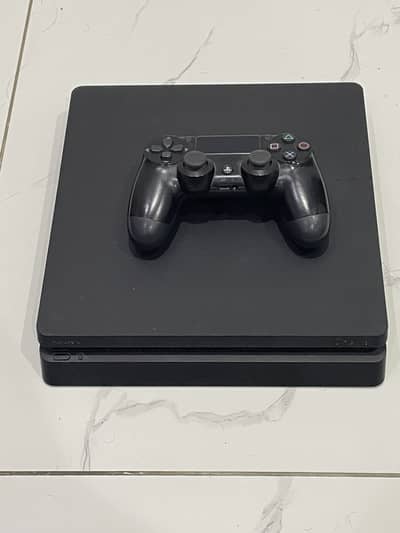 PS4 500GB Console + 1 Controller + 3 Games