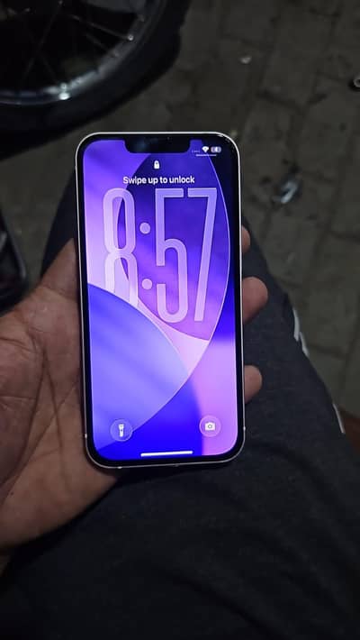 Apple iPhone 13