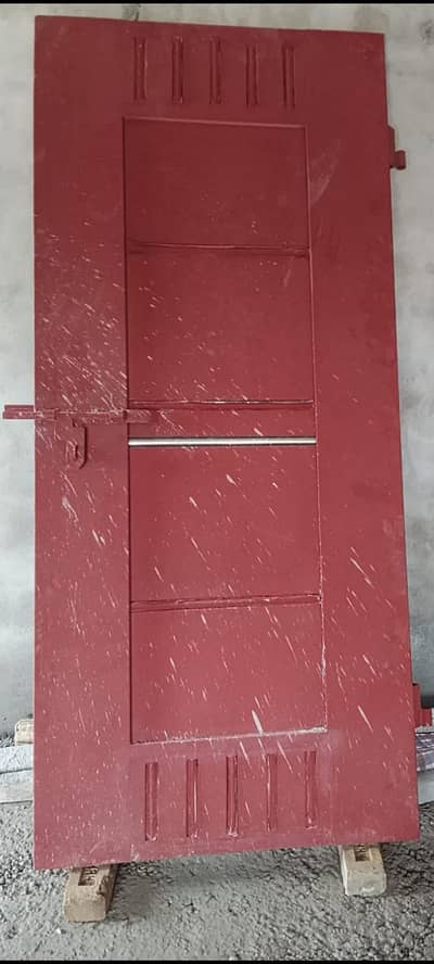 Main door single Vicket