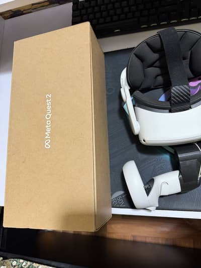 Oculus Quest 2 128GB VR Headset - Mint Condition (Complete Box) + bat