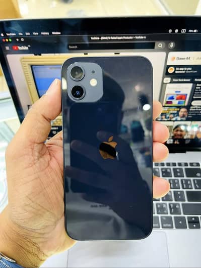 Apple iPhone 12