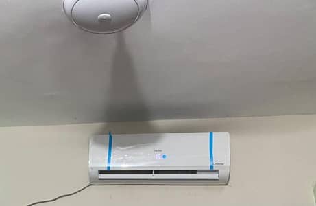 Haier 1 ton DC inverter. like a new