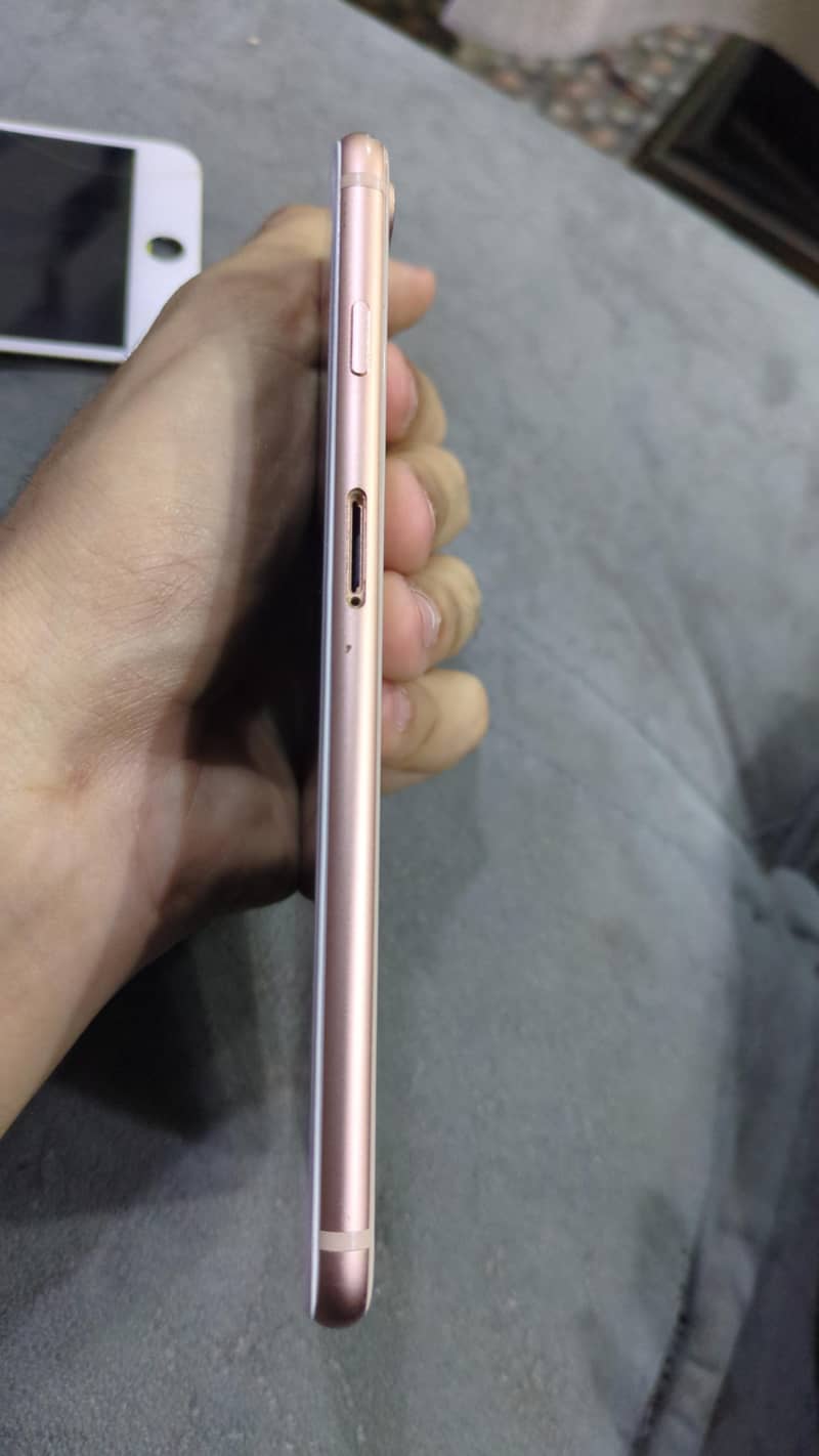 Apple iPhone 8 Plus 3