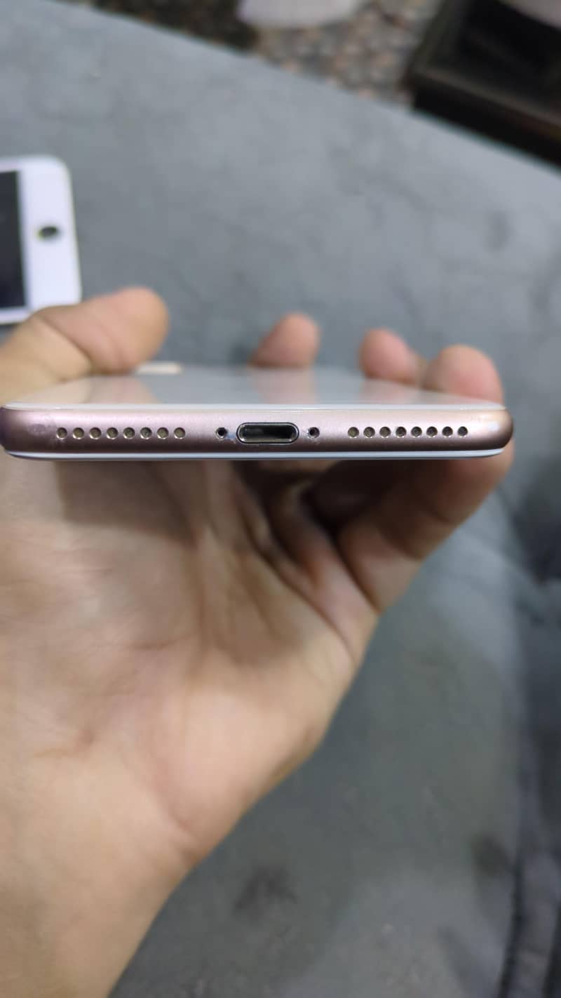 Apple iPhone 8 Plus 4