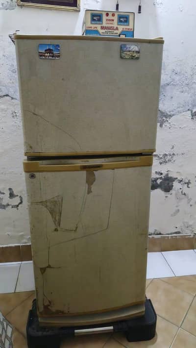 dawlance medium size fridge