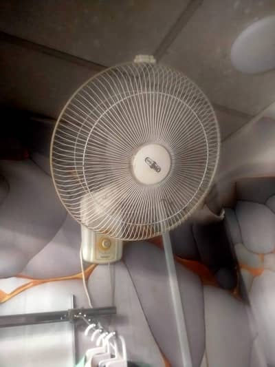 bracket fan