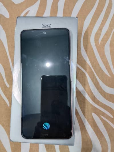Vivo V29e  5g.      8+8/. 256gb