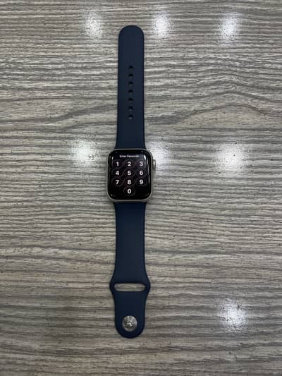 Apple watch se 2nd gen 40mm BH 100 with cable