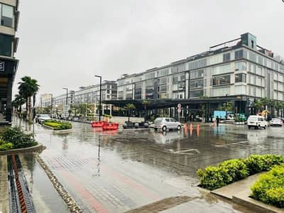 8 MARLA COMMERCIAL PLAZA IS AVAILABLE IN DHA TOP LOCATION FOR COMMERCIAL PURPOSE.
