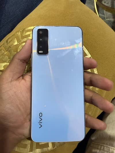 I am selling my Vivo Y20