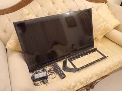 SAMSUNG ORIGINAL SIMPLE LED 32 INCH WITH BOX AND ALL ACCESSORIES