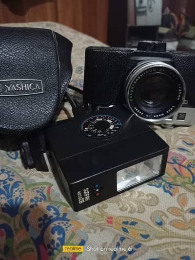 Vintage Yashica Electro 35 35mm Film Camera with case/mint condition