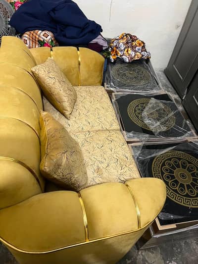 compelet sofa set brand new or tables bi sath hai