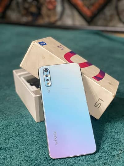 Vivo S1 condition which adaptor with leads and also mobile cover and