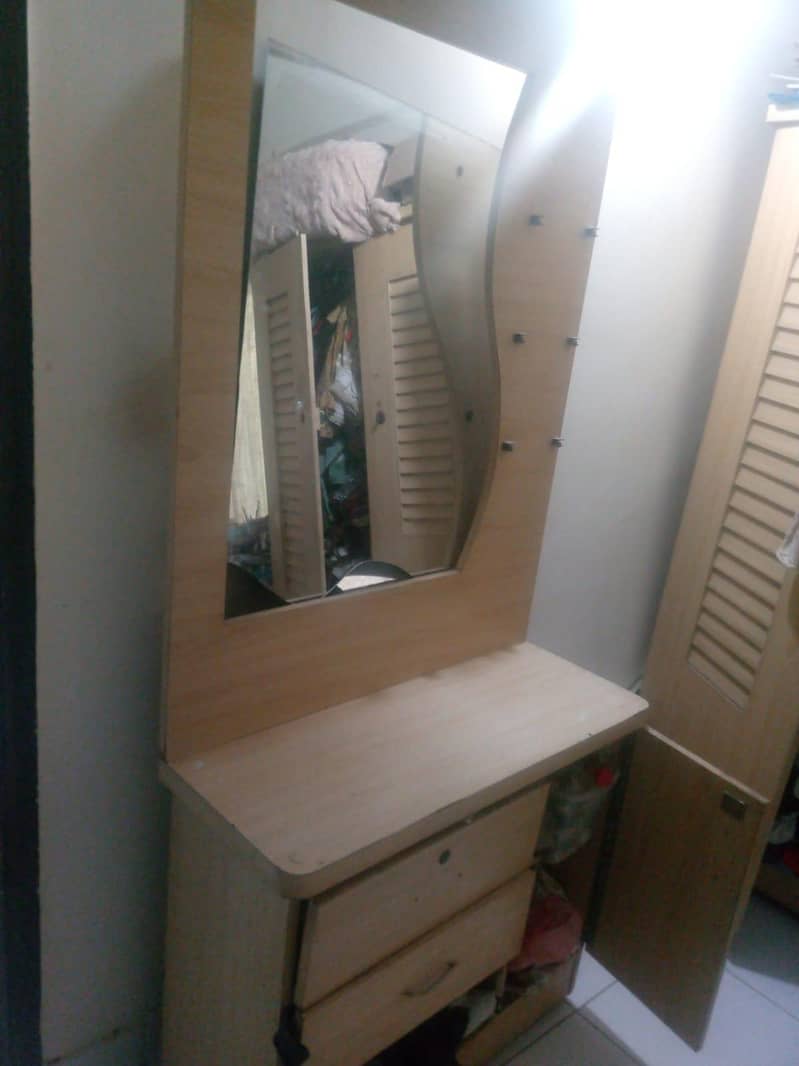 dressing table best condition 0