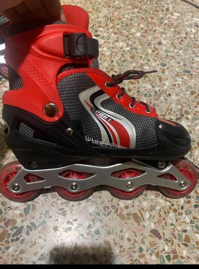 SKATING SHOES