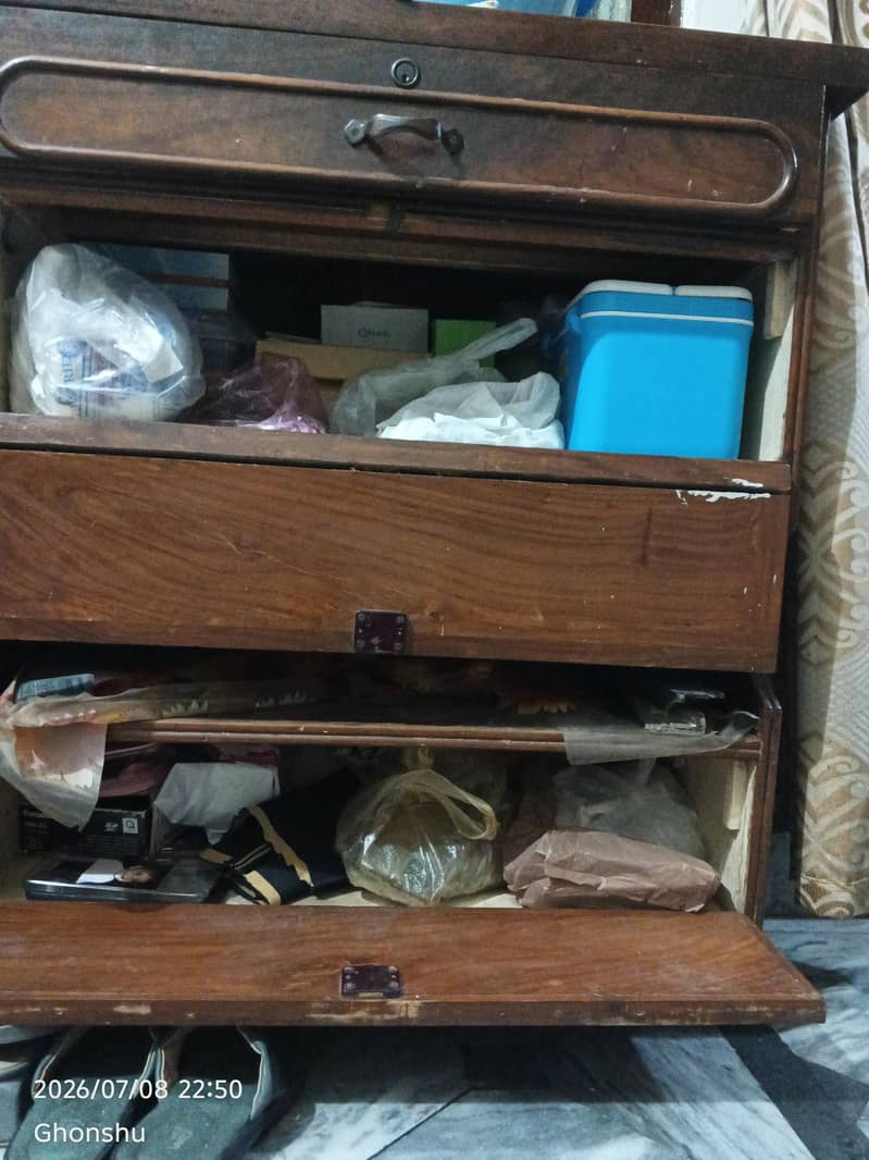 Computer table 1