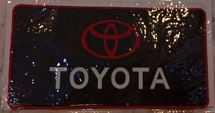 CAR DASHBOARD MAT NON-SLIP MAT ANTI SLIP MAT CAR STICKY DASH BOARD MAT TOYOTA LOGO 25x13 cm size