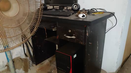Pc Table+ chair for sale only 14k