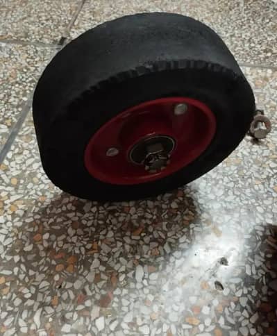 Scooty supporting wheel