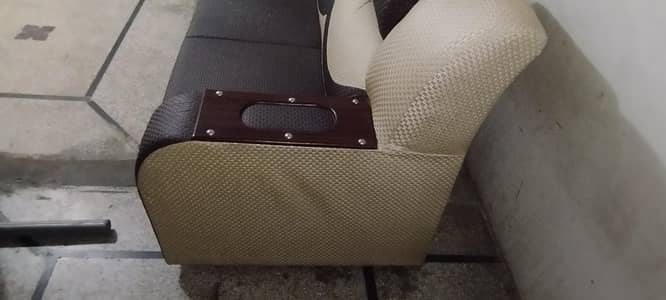GOOD CONDITION JUST 2 MONTH USE AND SMOOTH SEATS