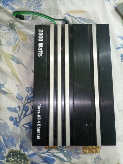 Amplifier and subwoofer