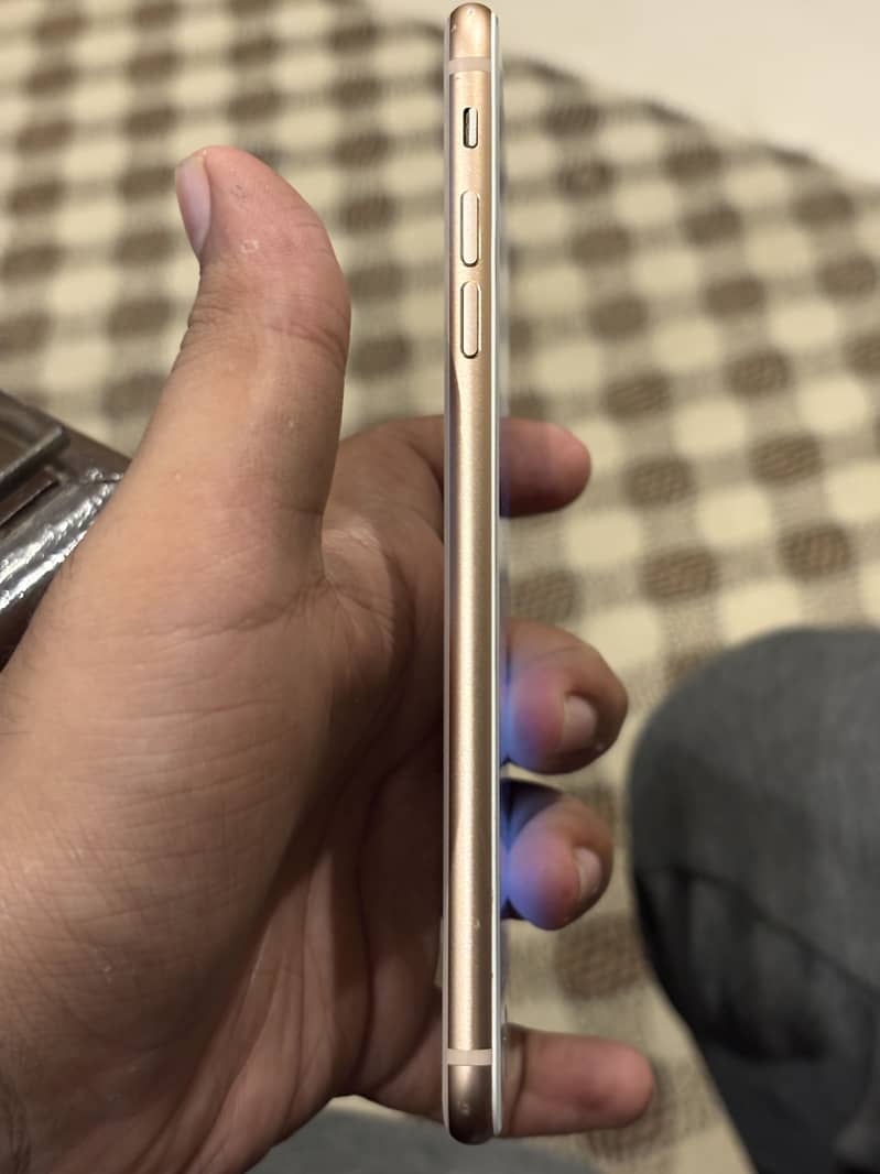 Apple iPhone 8 Plus 5