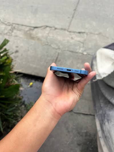 Apple iPhone 13
