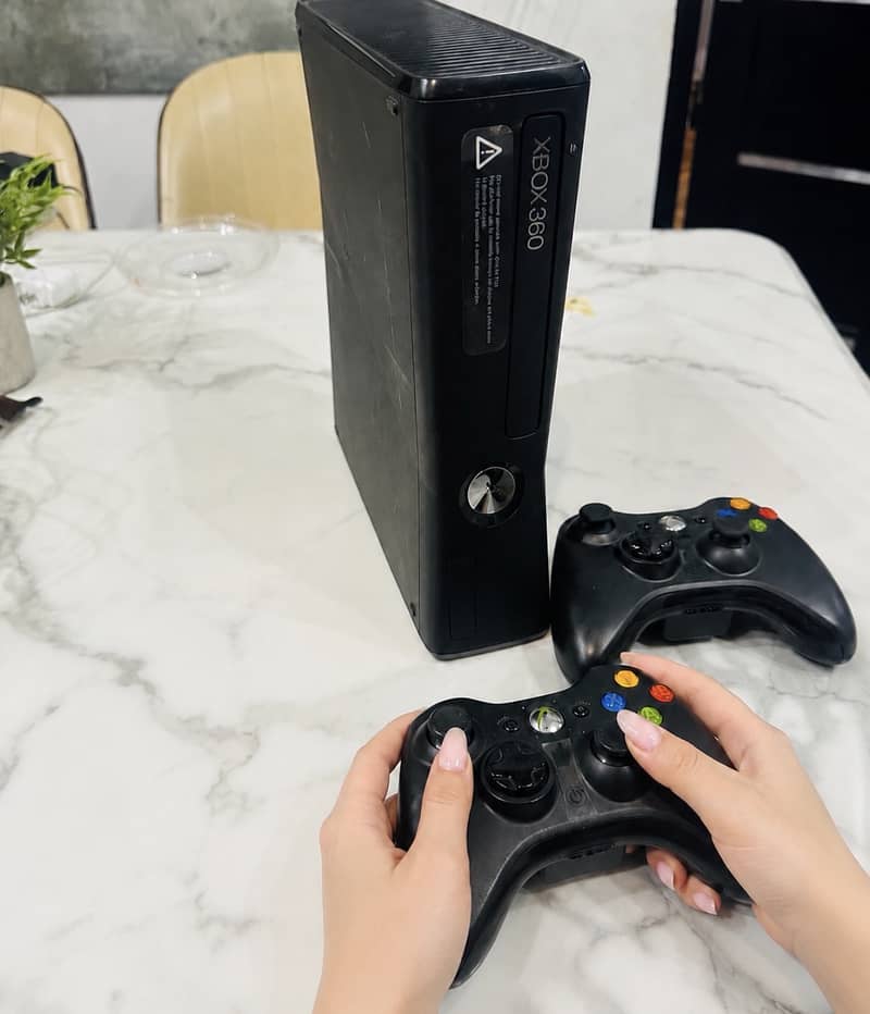 Xbox 360 slim Console Jailbroken/modified 2 Controllers 0
