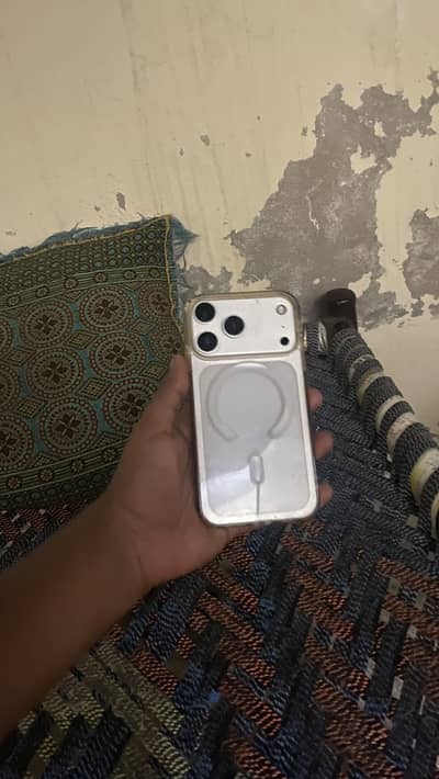 Apple iPhone XR converted to 17pro