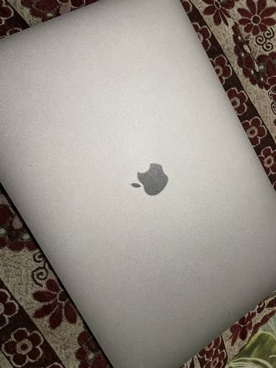 Macbook pro 2019 core i9 , 16 inch