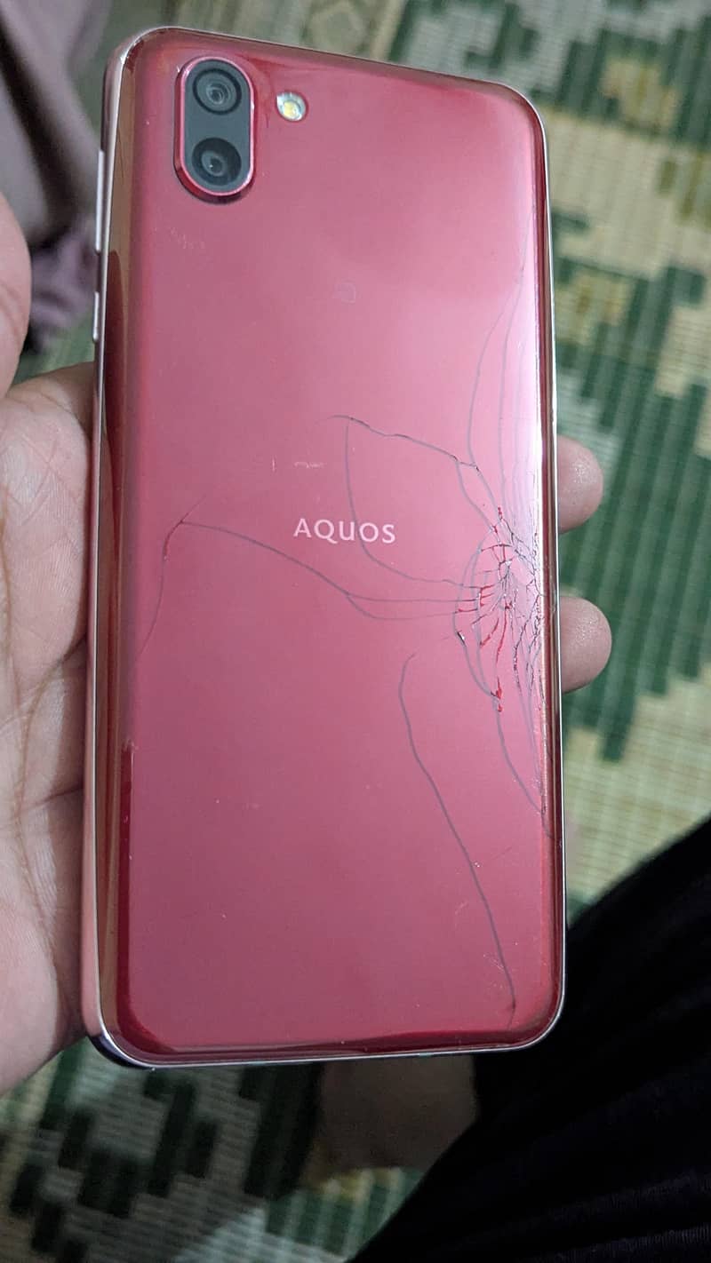 Sharp Aquos R2 1