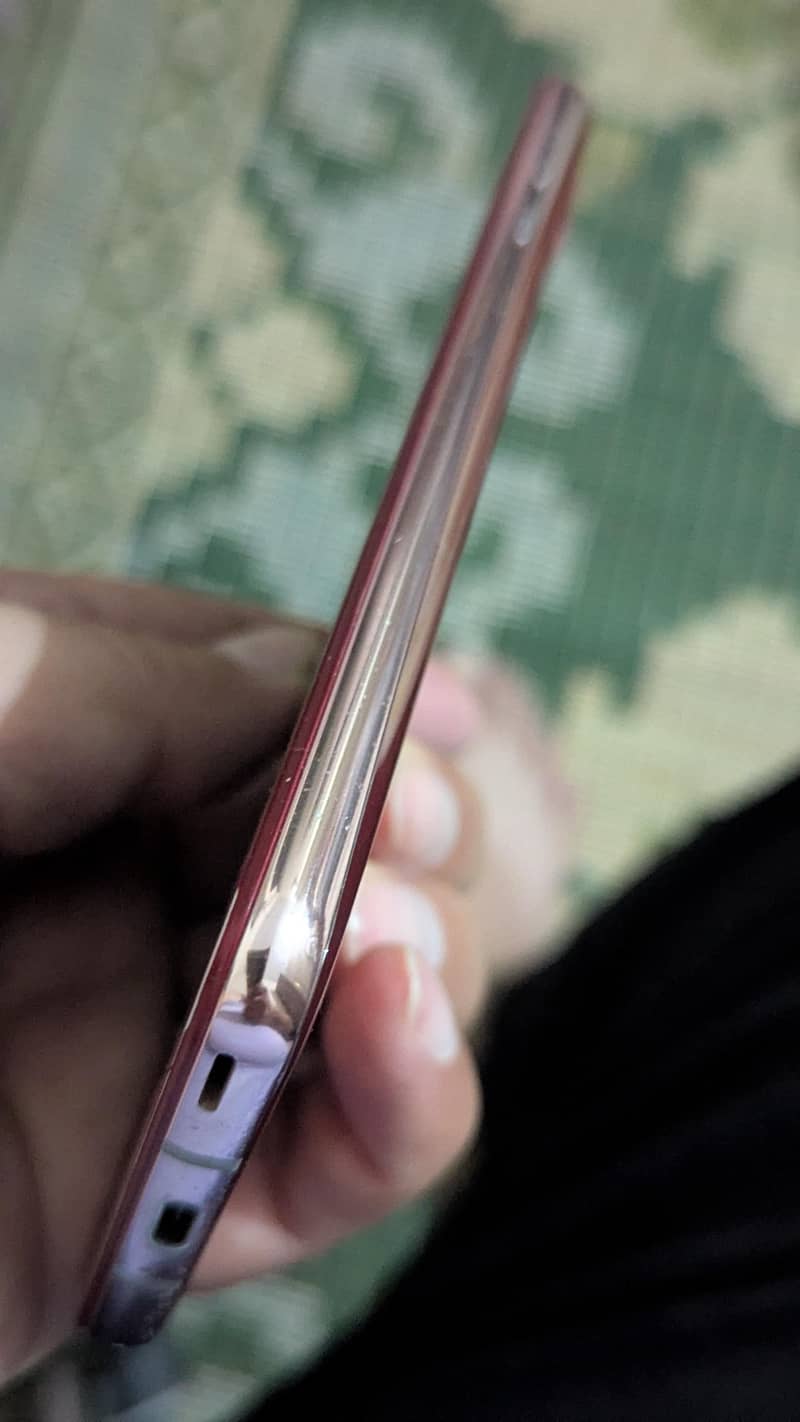 Sharp Aquos R2 4