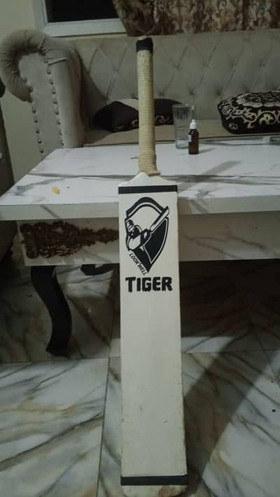 tiger new cricket bat