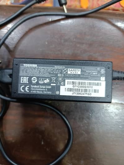 G71C000GX610 Toshiba Original Laptop Adapter in 1500 only