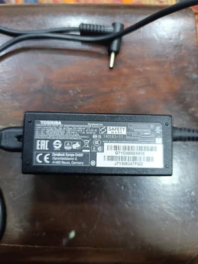 G71C000GX610 Original Toshiba Laptop Adapter in 1500 only