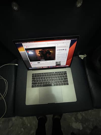 Apple macbook pro 2017 core i7 16/512gb 15 inch model